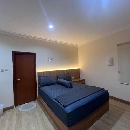 Wisma Delapan Mitra Reddoorz جاكرتا المظهر الخارجي الصورة