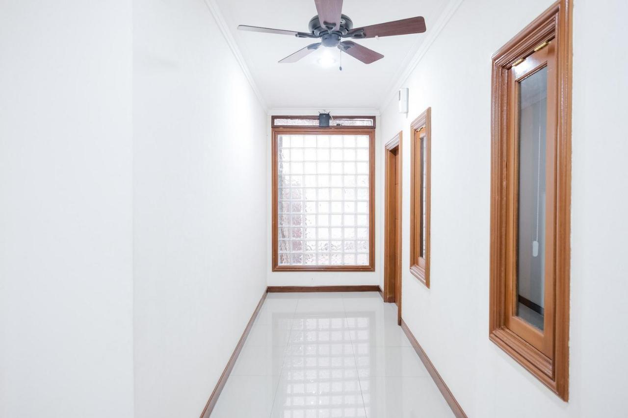 Wisma Delapan Mitra Reddoorz جاكرتا المظهر الخارجي الصورة
