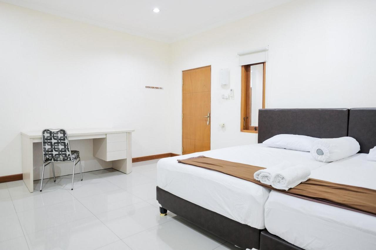 Wisma Delapan Mitra Reddoorz جاكرتا المظهر الخارجي الصورة